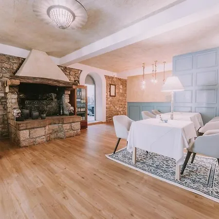 Kolo Adults Only Guest house Buzinija