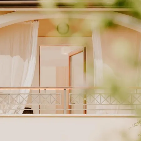 Kolo Adults Only Guest house Buzinija