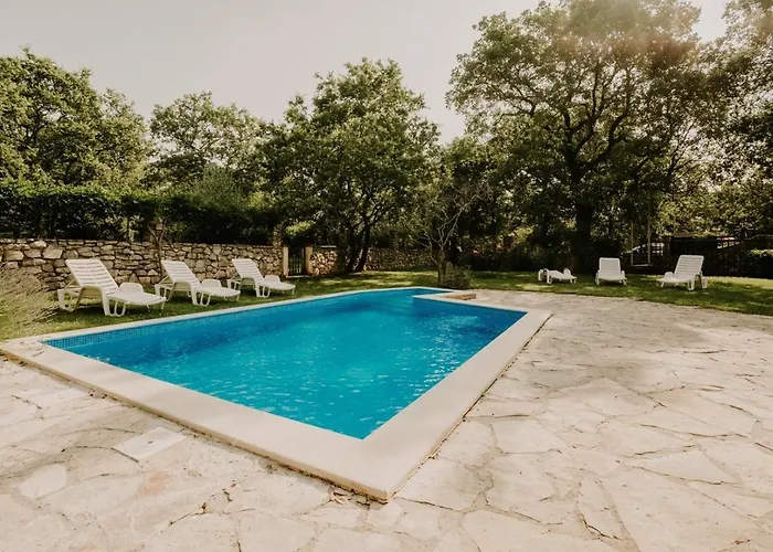 게스트하우스 Kolo Adults Only Bužinija